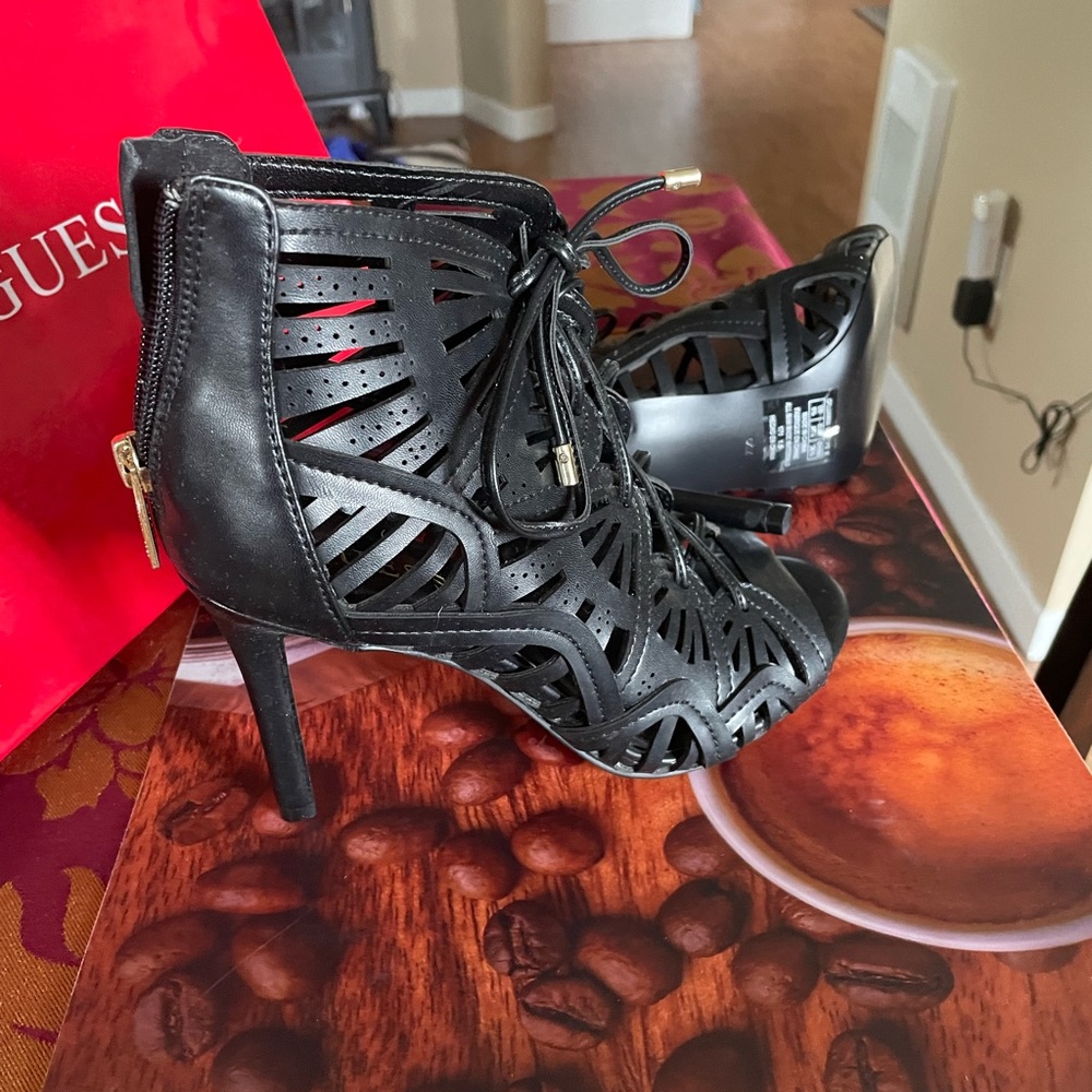 Guess size 6.5 new in box